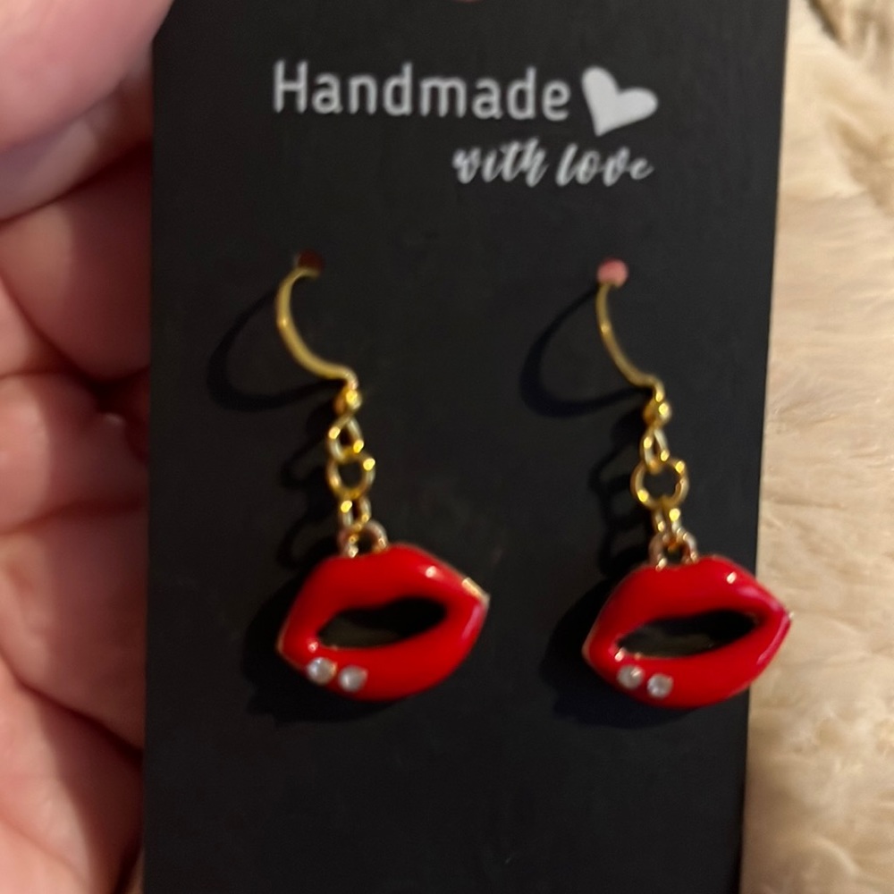 18K Gold plated hooks with red lips and 2 Rhinestones